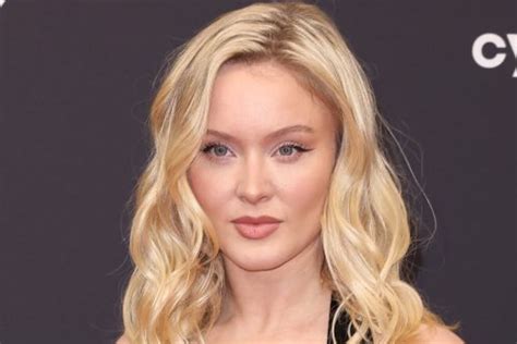 zara larsson desnuda|Singer Zara Larsson emulates Lady Gaga and shows。